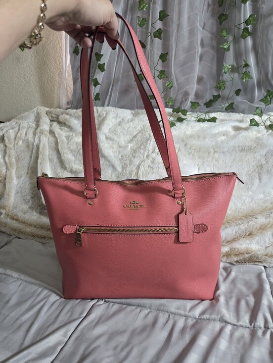 Coach Handbags - Coach Gallery Tote